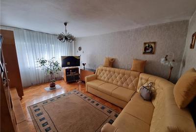 Apartament cu 3 camere decomandat, mobilat în Aeroport