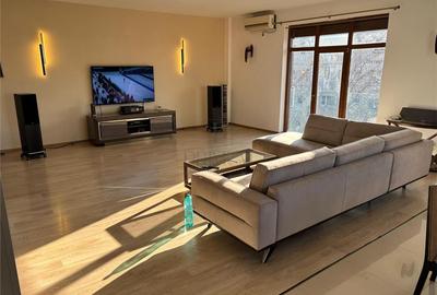 Apartament cu 2 camere decomandat în Complex Studențesc