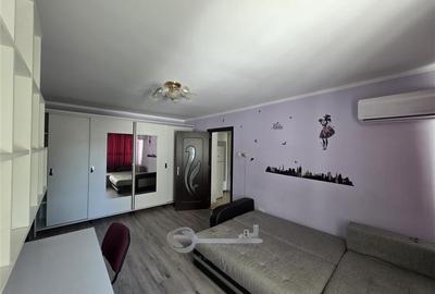 Apartament cu 2 camere semidecomandat, mobilat în Podu Roș