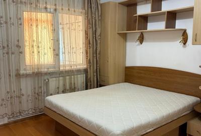 Direct proprietar vand apartament  2 camere, decomandat, complet mobilat - 1