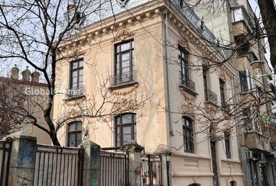 Casă individuală cu 10 camere în Ultracentral