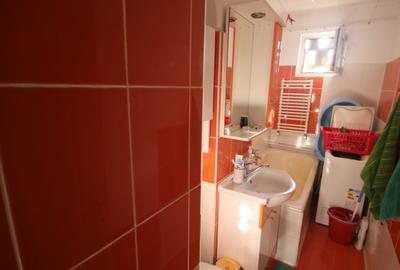 Inchiriere apartament cu 3 camere  pe bdul Cetatii - 28