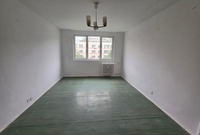 Apartament cu 3 camere semidecomandat în 1 Decembrie 1918