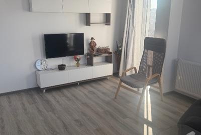Apartament cu 2 camere decomandat, mobilat în Central