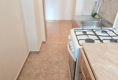 Vand apartament 2 camere decomandat in Deva, zona Micro 15, situat pe mijloc, - 2
