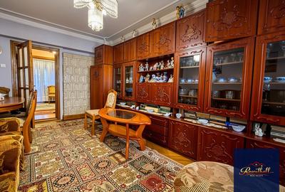 Apartament cu 4 camere decomandat în Central