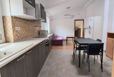 Apartament cu 2 camere semidecomandat, mobilat în 1 Mai