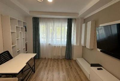 Apartament cu 3 camere decomandat în Tei