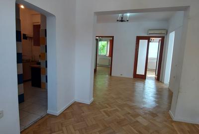 Vanzare 3 sau 4 camere in vila robustă Cotroceni la etajul 1, intrare separată - 7