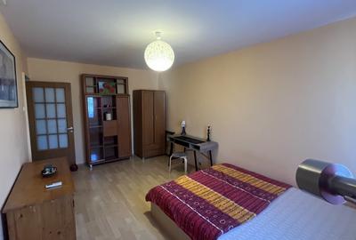 Apartament cu 3 camere decomandat, mobilat în Crângași