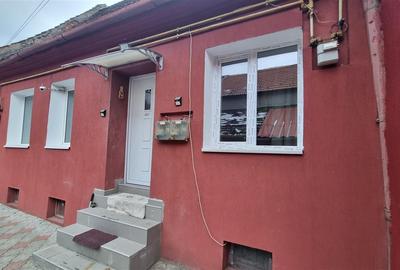 Studio la casa , zona strazii Lunga - 4
