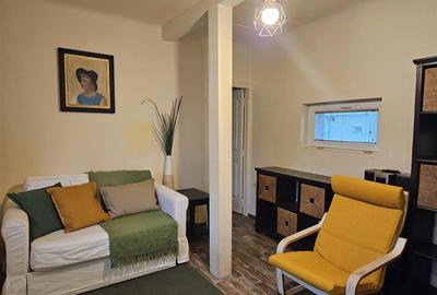Apartament cu 2 camere semidecomandat în Universitate