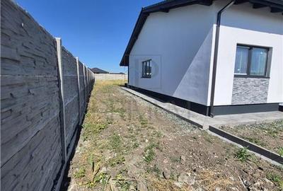 Duplex pe parter - 2 dormitoare - 3 bai ( o baie pe terasa ) - zona in plina dez - 2