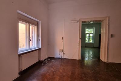Casa in zona centrala parter si subsol cu acces auto - 14