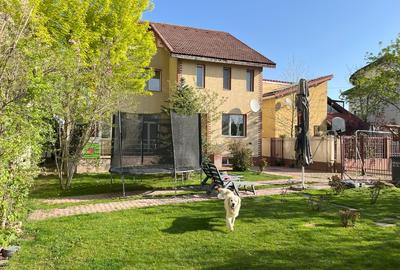 Casă individuală cu 8 camere în Central