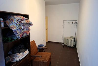 Apartament modest cu 2 camere de închiriat, la demisol - Cotroceni - comision 0% - 10