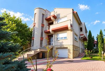 Casă individuală cu 6 camere în Bucium