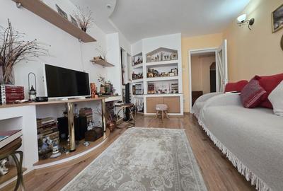 Apartament cu 3 camere decomandat, mobilat în Far