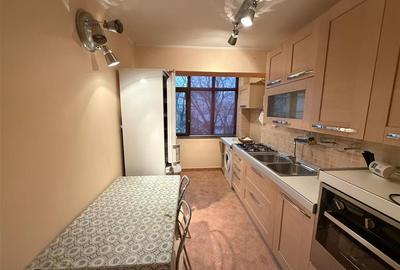 Apartament cu 3 camere decomandat, mobilat în Central