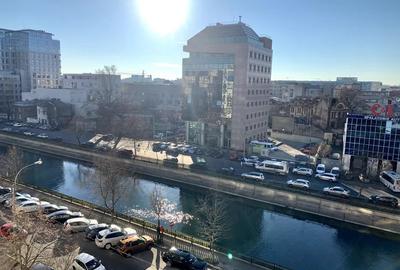 Garsonieră decomandată în Splaiul Unirii