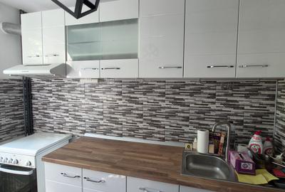 Apartament cu 2 camere decomandat în Antiaeriană