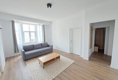 Apartament cu 3 camere semidecomandat în Unirii