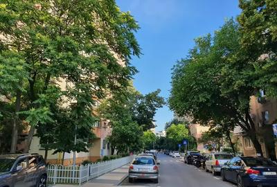 Apartament cu 3 camere decomandat în Sebastian