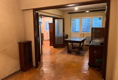 Apartament cu 2 camere nedecomandat în Sala Palatului