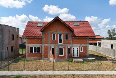 Casă individuală cu 7 camere în Orțișoara