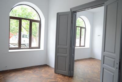 Apartament cu 4 camere circular în Central