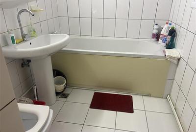 Apartament 3 camere , strada Bucegi - Policlinica 2,   etaj 1 3 , decomandat , i - 19