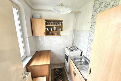 Tatarasi-Piata Chirila, apartament cu 2 camere, etaj  intermediar - 5