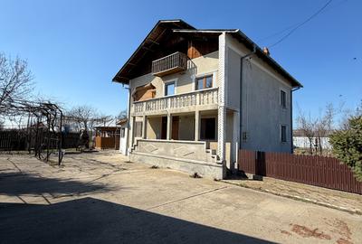 Casă individuală cu 6 camere în Corbii Mari