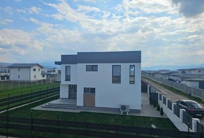 Vila moderna de 4 camere in Cristian - 12