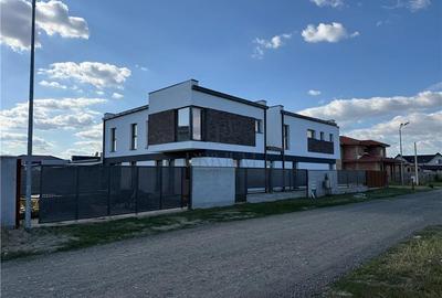 Duplex cu 5 camere în Moșnița Nouă