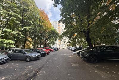 Apartament cu 3 camere semidecomandat, mobilat în Iancului