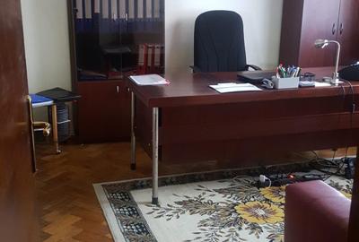 Vanzare vila zona Titulescu cu trei apartamente piscina garaj  gradina foisor - 10