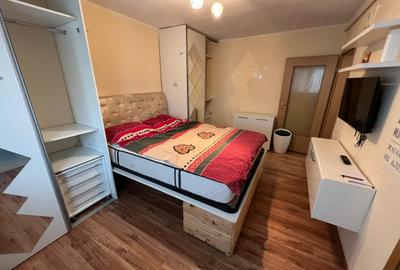 Închiriez garsonieră ,renovata,et.3, zona Peco Milea - 3