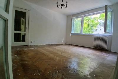 Apartament cu 3 camere semidecomandat în Ștefan cel Mare