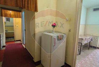 Apartament cu 3 camere de vânzare, decomandat Micro 17- Galați - 10