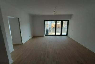 Apartament cu 3 camere semidecomandat în 13 Septembrie