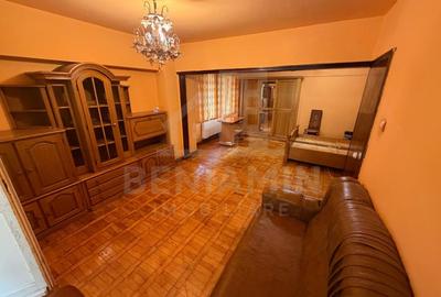 Apartament cu 3 camere decomandat în Lăpuș