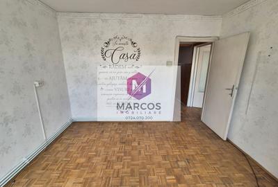 Apartament cu 3 camere semidecomandat în Micro I