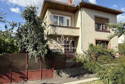 Casă individuală cu 4 camere în Central