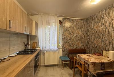 Apartament cu 3 camere decomandat, mobilat în Brâncoveanu