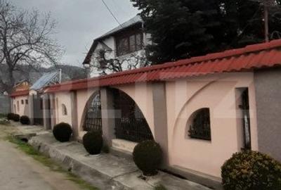 Casă individuală cu 6 camere în Pucioasa