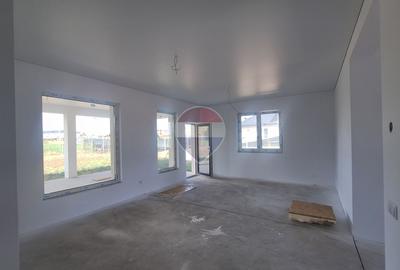Casă / Vilă cu 3 camere de vânzare - 13