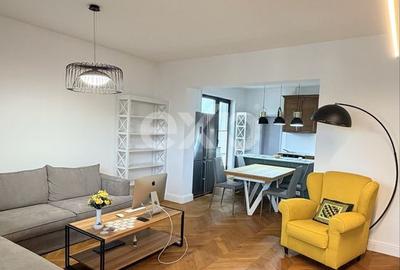 Apartament cu 4 camere semidecomandat, mobilat în Central
