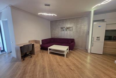 Apartament cu 3 camere semidecomandat în Pipera