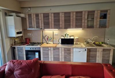 Apartament cu 3 camere semidecomandat, mobilat în Central